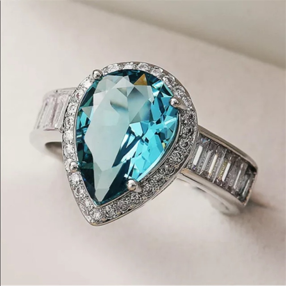 - - 🦋 Aquamarine Pear Shaped with White Sapphires surrounding in .925
